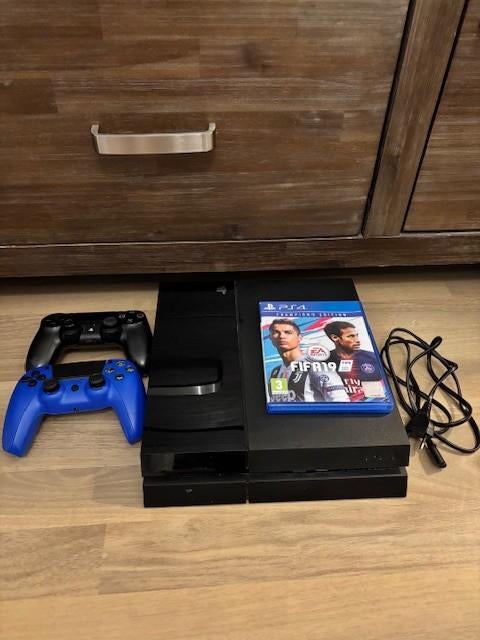 PS4, Spelcomputers en Games, Spelcomputers | Sony PlayStation 4, Ophalen of Verzenden, Zo goed als nieuw, Met 2 controllers, Original
