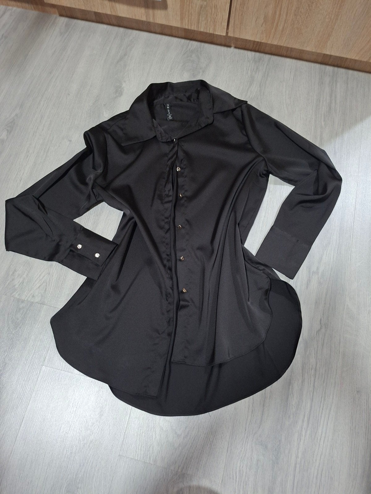 Zwarte satijnen blouse maat XS met lange mouwen, Ophalen of Verzenden
