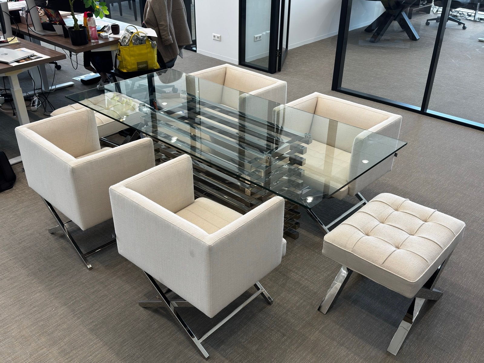 Eichholtz glazen eettafel met 4 stoelen en 2 poef, Ophalen, 100 tot 150 cm, 150 tot 200 cm, Vier personen