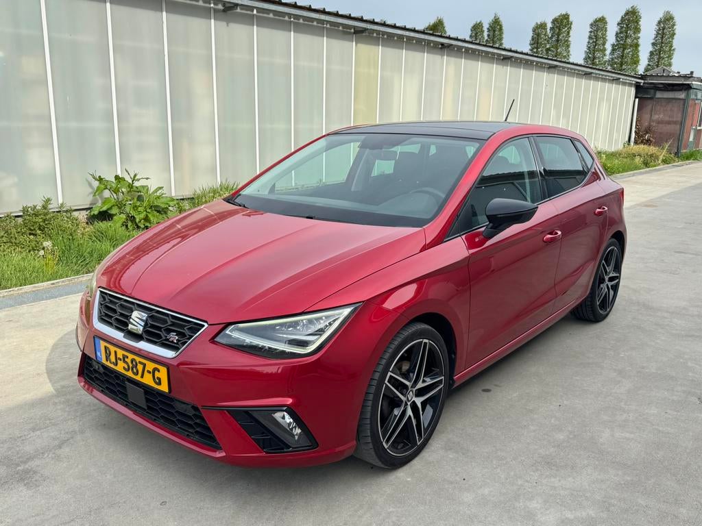 Seat Ibiza 1.0 EcoTSI 116PK FR-Line |PANO|CAMERA|CARPLAY, Stof, 40 €/maand, Zwart, Ibiza