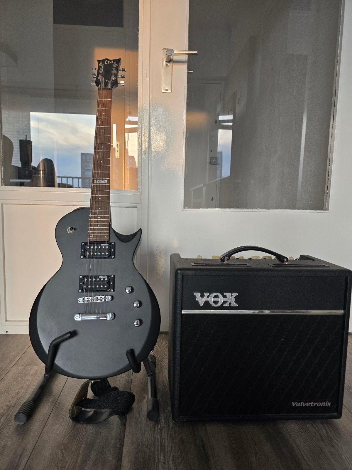 LTD EC-10 gitaar met VOX Valvetronix VT40+ versterker, Muziek en Instrumenten, Snaarinstrumenten | Gitaren | Elektrisch, Gebruikt