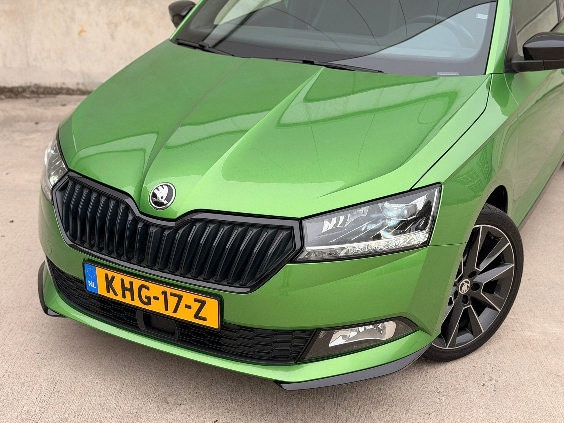 Skoda Fabia 1.0 TSI Monte Carlo Pano LED CarPlay 17' Stoelve, Voorwielaandrijving, Dealer onderhouden, Stof, Gebruikt