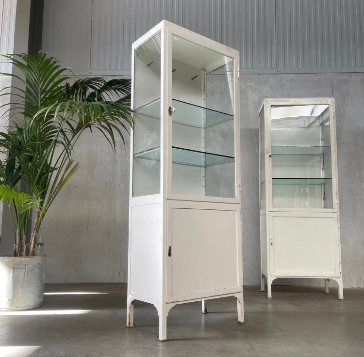 Oude medicijnkast, vintage kast, vitrinekast, vitrine, Ophalen