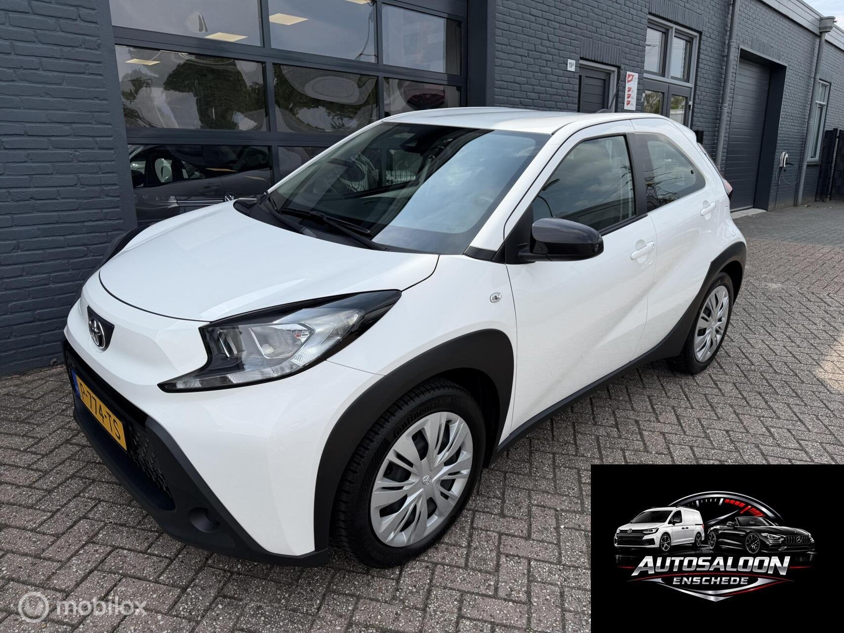 Toyota Aygo X 1.0 VVT-i MT Play 07-2022 Airco Camera Cruise, Auto's, Stof, Gebruikt, 920 kg, 4 stoelen