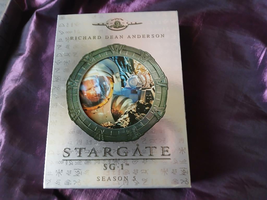 Stargate SG1 Season 5, DVD 6-box, Ophalen of Verzenden, Zo goed als nieuw, Science Fiction, Boxset