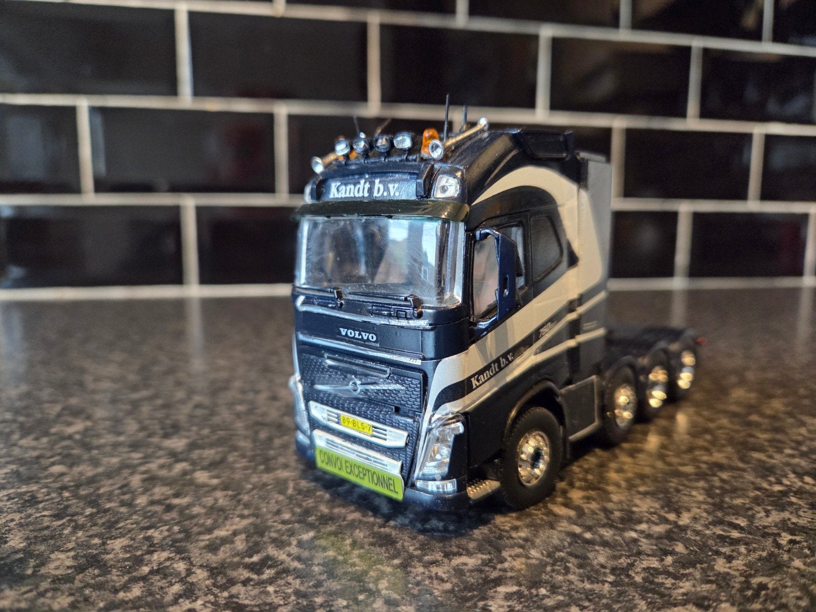 WSI Volvo FH16 750 Globetrotter XL 8x4 Kandt b.v., Hobby en Vrije tijd, Ophalen of Verzenden, Gebruikt, Bus of Vrachtwagen, Overige merken