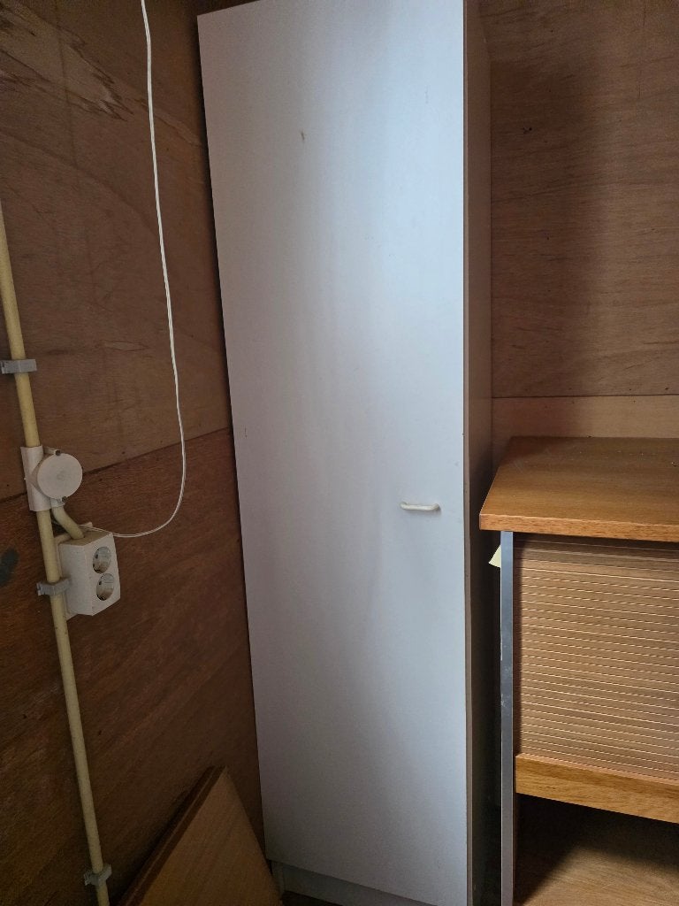 Hoge smalle witte kast, Huis en Inrichting, Ophalen, Overige materialen, 50 tot 100 cm, 150 tot 200 cm