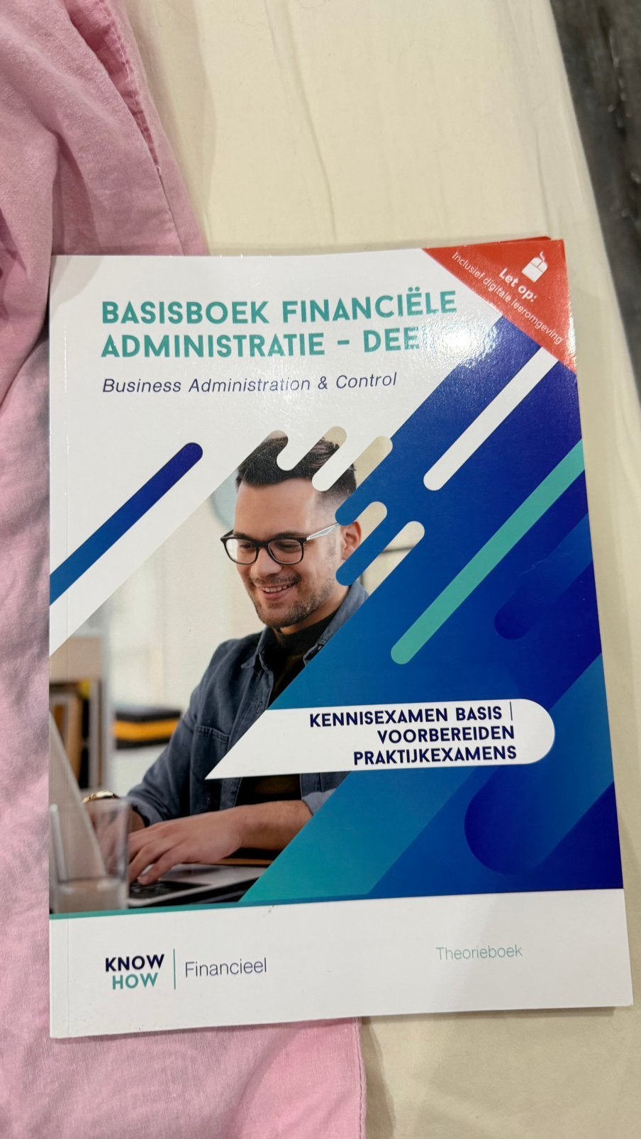 financiële administratie deel 1 & handboek bedrijfseconomie, Ophalen, Zo goed als nieuw, Overige niveaus