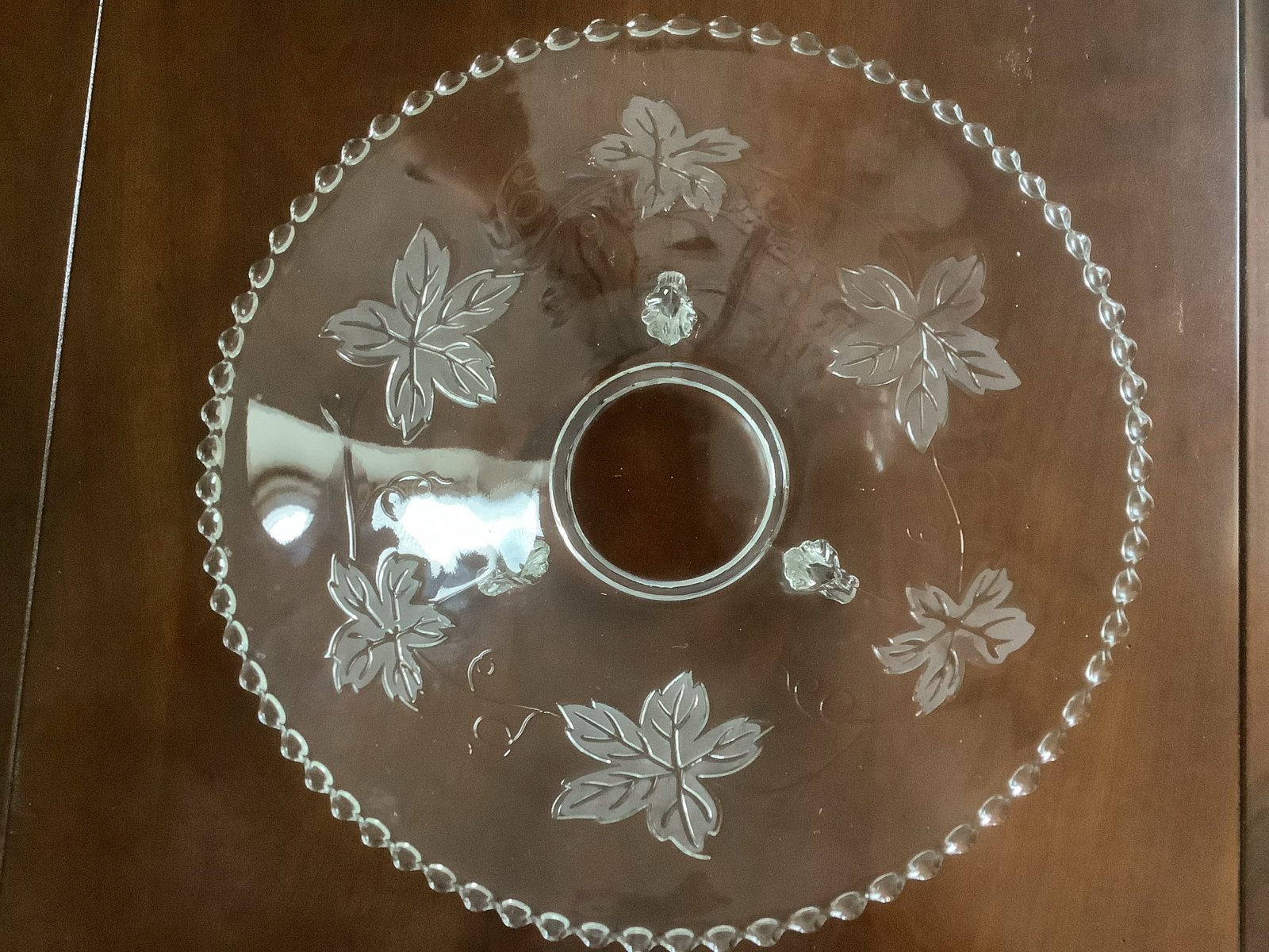 Vintage  Fruitschaal op Pootjes met Druivenblad motief, Ophalen of Verzenden