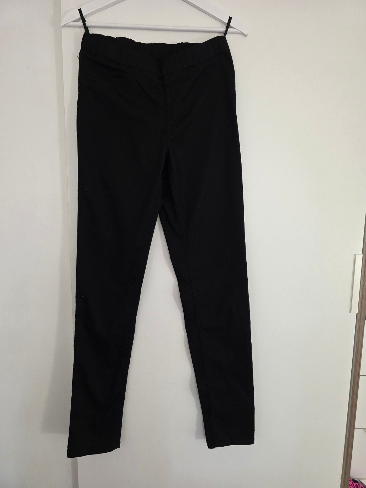Zwarte broek met elastische tailleband, Kleding | Dames, Broeken en Pantalons, Maat 38/40 (M), Zwart, Ophalen of Verzenden, Onbekend