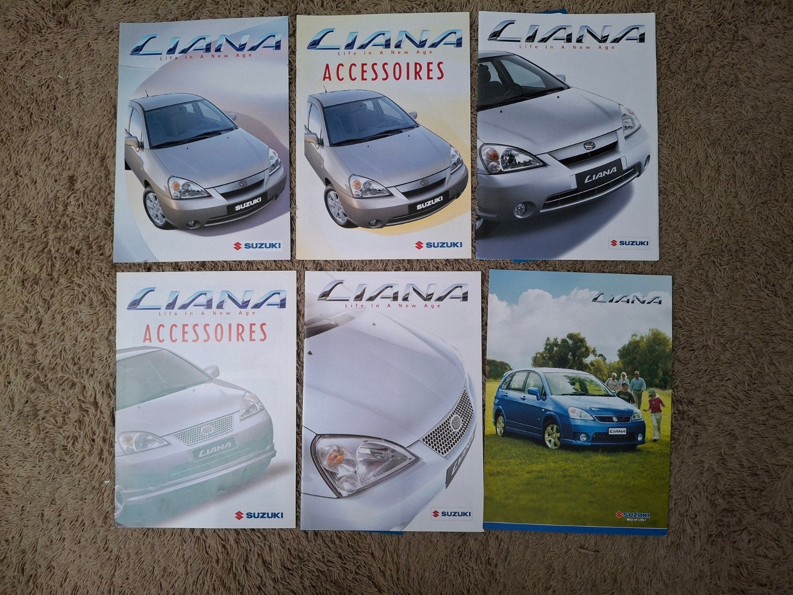 lot autofolders Suzuki Liana, Verzenden, Zo goed als nieuw, Overige merken