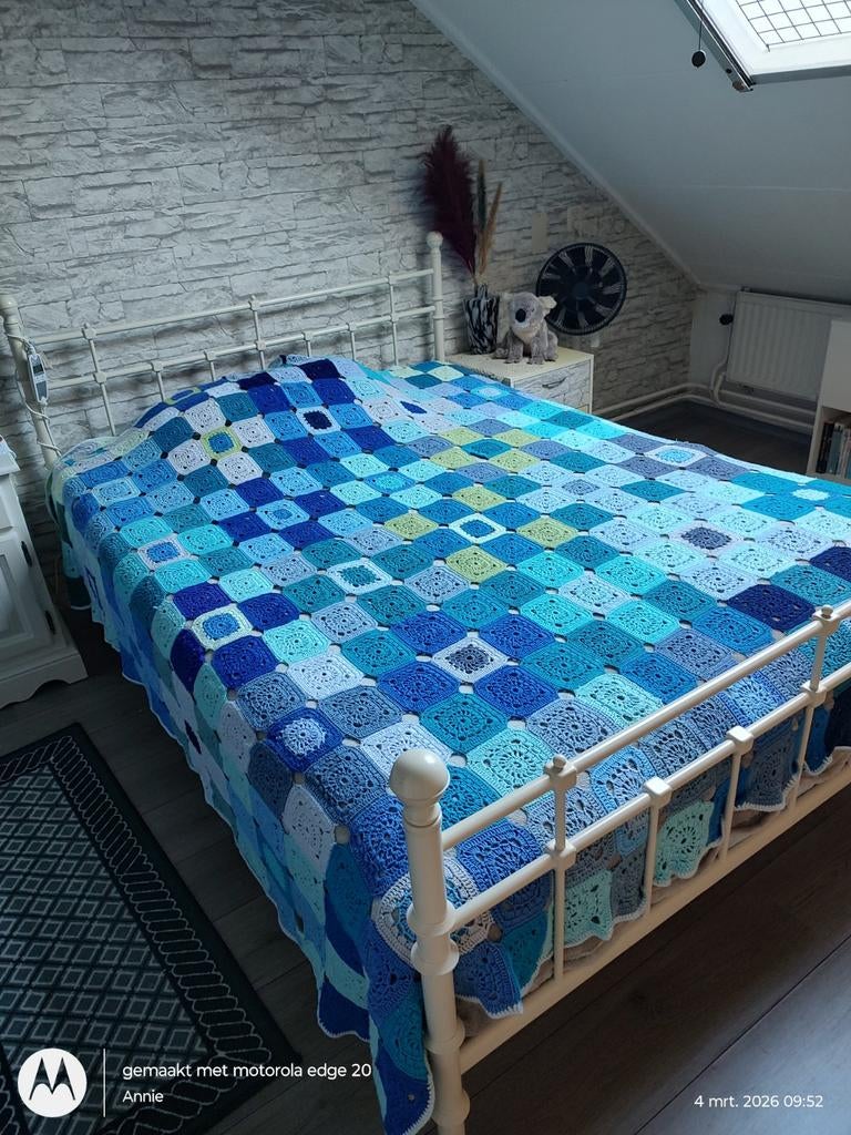 Handgemaakte Granny Square Deken - Blauwtinten (250x270 cm), Huis en Inrichting, Ophalen