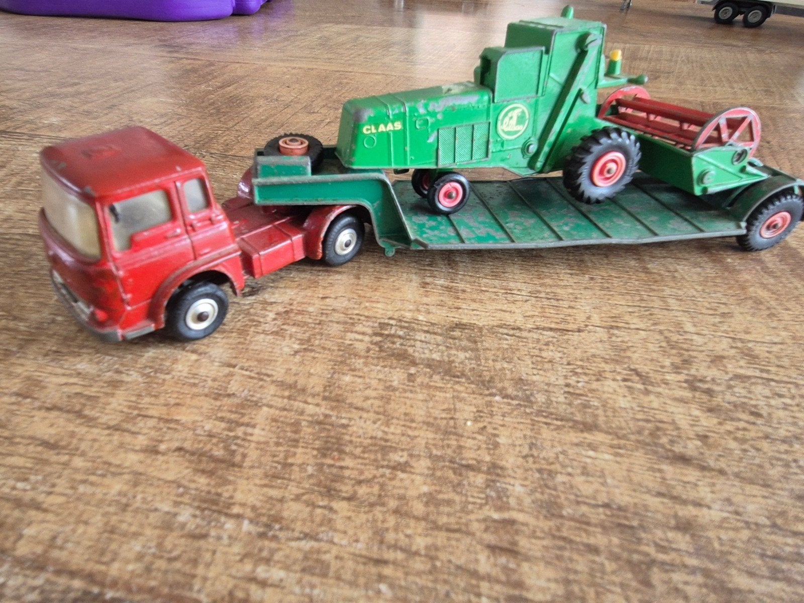 Oude speelgoed vrachtwagen met Claas tractor, Ophalen of Verzenden, Gebruikt