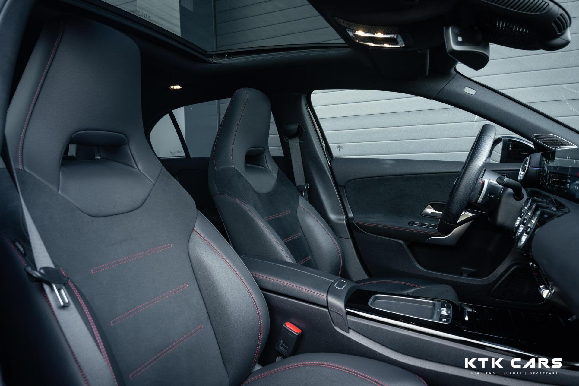Mercedes A-klasse 180 AMG Line Pano|Sfeer|KeylesGO|Camera|Mu, Auto's, 136 pk, Gebruikt, 4 cilinders, Alcantara