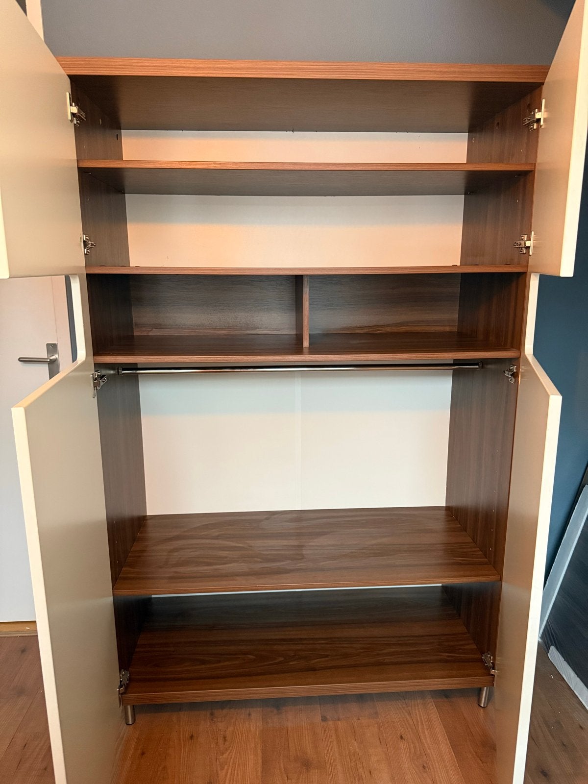 Foto 8 van Complete babykamer: ledikant, kledingkast en commode