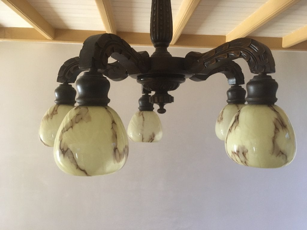 Antieke donkere houten hanglamp met 5 hangende glazen bollen, Antiek en Kunst, Ophalen
