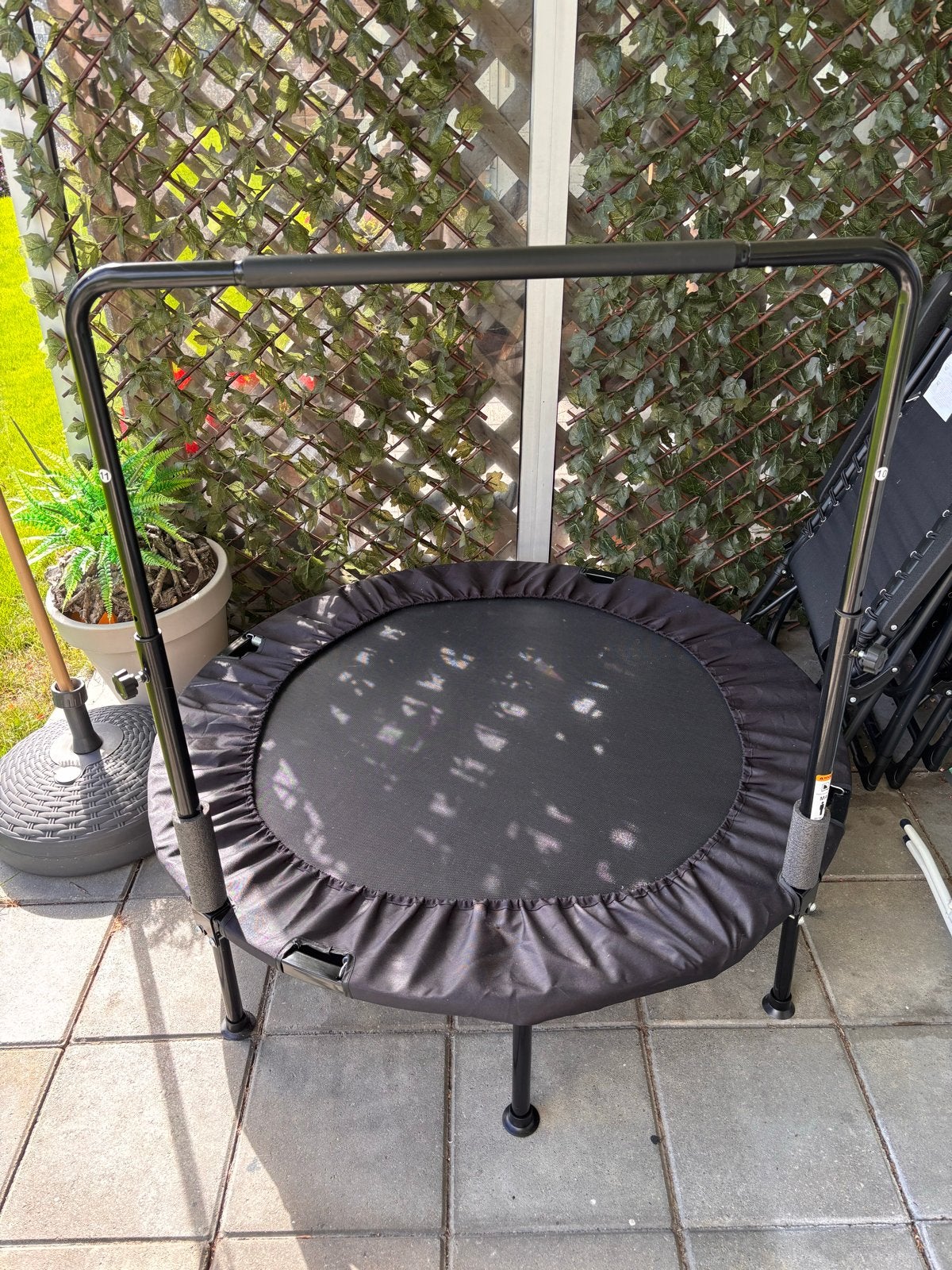 Bijna nieuwe trampoline met stang, Ophalen, Zo goed als nieuw