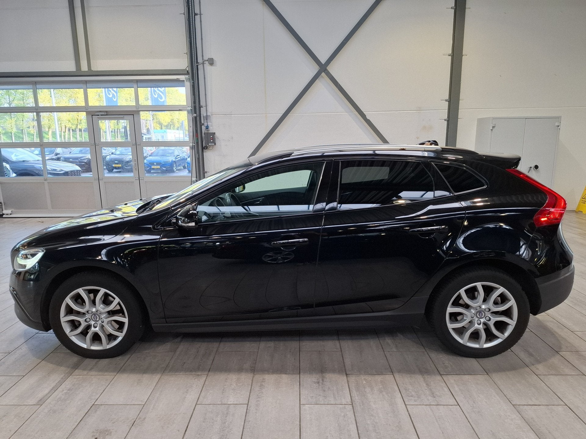 Volvo V40 Cross Country 1.5 T3 153 pk Polar+ Luxury | Trekha, 4 cilinders, Zwart, 154 pk, V40