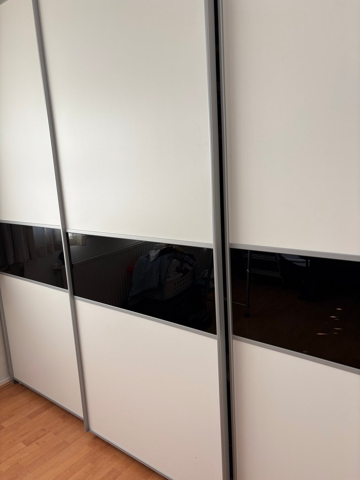 Grote kledingkast met schuifdeuren en spiegeldetails, Ophalen, Gebruikt, 200 cm of meer, Met lade(s)
