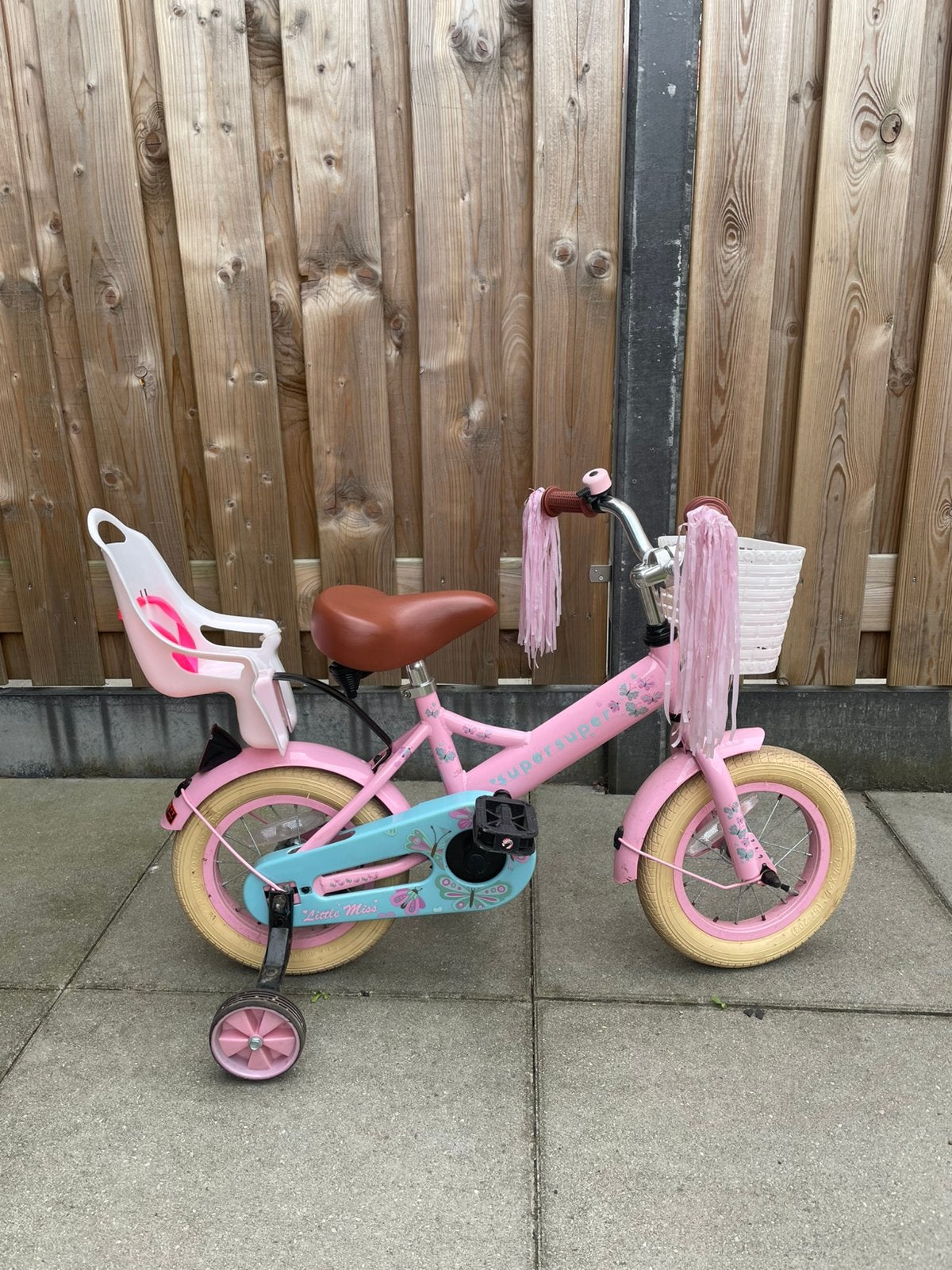 12 inch meisjesfiets met zijwieltjes, Ophalen, Zo goed als nieuw, Minder dan 16 inch, Zijwieltjes