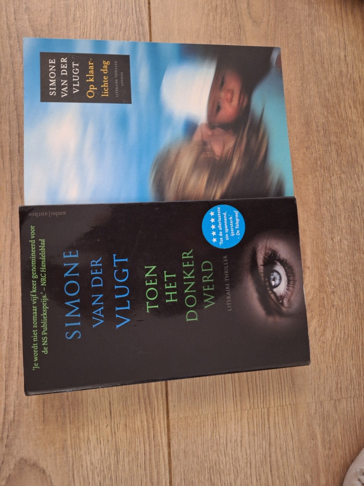 2 boeken van Simone van der Vlugt, Ophalen of Verzenden, Zo goed als nieuw