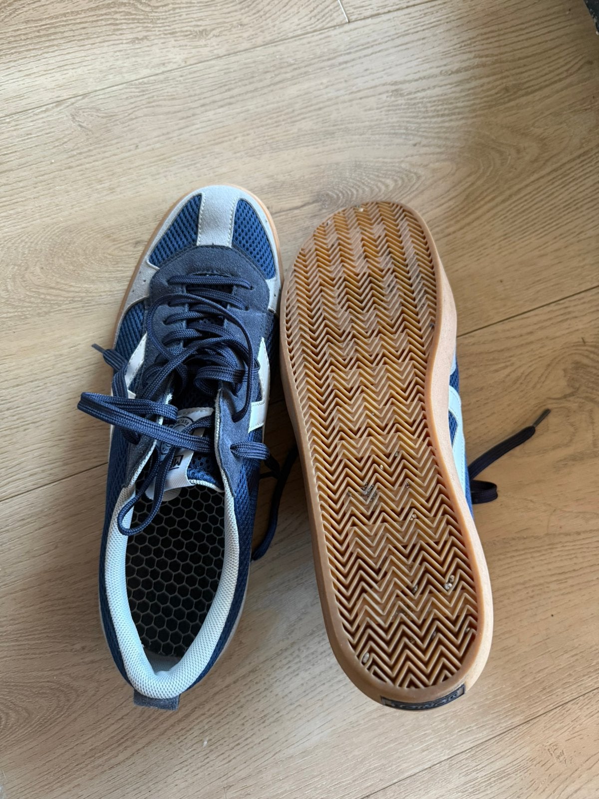 Sneakers Munich mt 45, Verzenden, Zo goed als nieuw, Overige kleuren