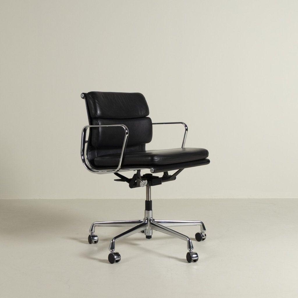 Vitra EA 217 Soft Pad Bureaustoel Zwart Leer - Chroom