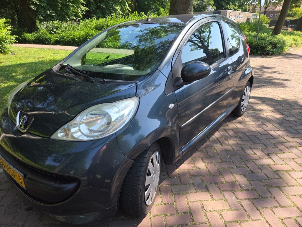 Peugeot 107 1.0 12V 3DR 2009 Grijs, Voorwielaandrijving, Stof, 4 stoelen, 68 pk