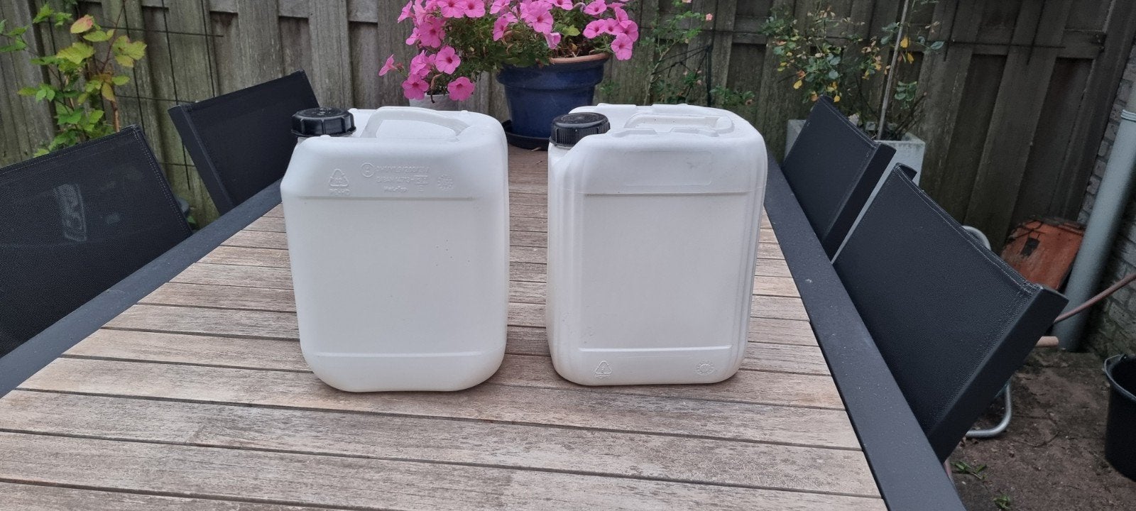 Witte kunststof jerrycan (2 stuks) 10 liter, Minder dan 75 liter, Ophalen, Zo goed als nieuw, Kunststof