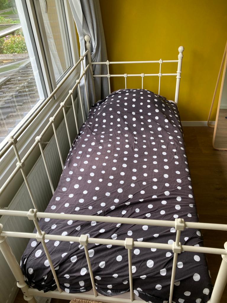 Gratis IKEA bed wit spijlen eenpersoons, Ophalen, Gebruikt, 90 cm, Eenpersoons