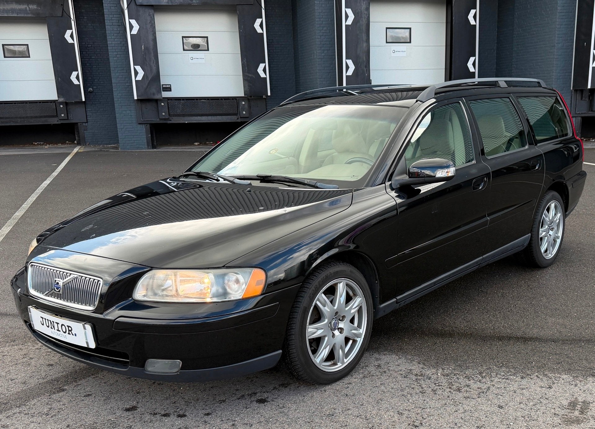 Volvo V70 2.4 Edition VOLLEDIGONDERHOUD/CRUISE/LEDER/5CILLIN, Auto's, Voorwielaandrijving, Beige, Leder en Stof, Zwart