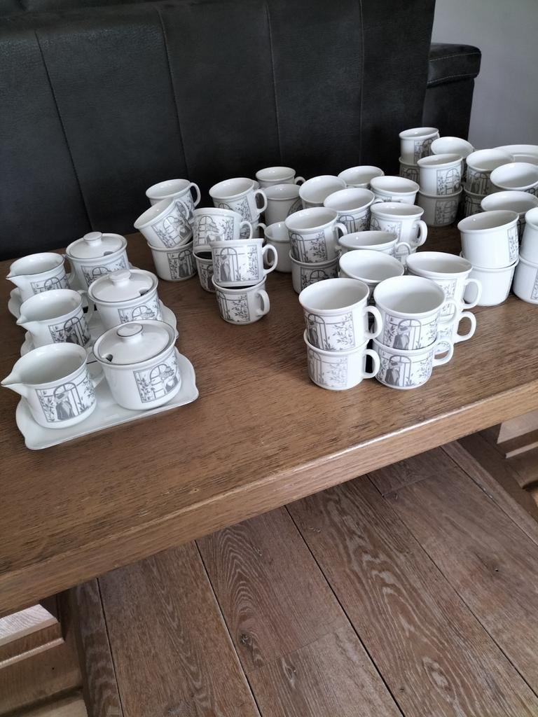 Douwe Egberts servies, Ophalen, Keramiek, Zo goed als nieuw, Overige stijlen