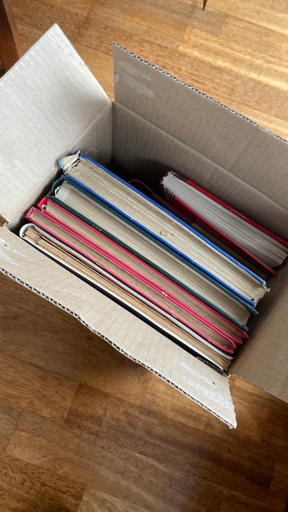 Doosje met 7 albums wereld, Postzegels en Munten, Postzegels | Volle albums en Verzamelingen, Verzenden, Nederland en Buitenland