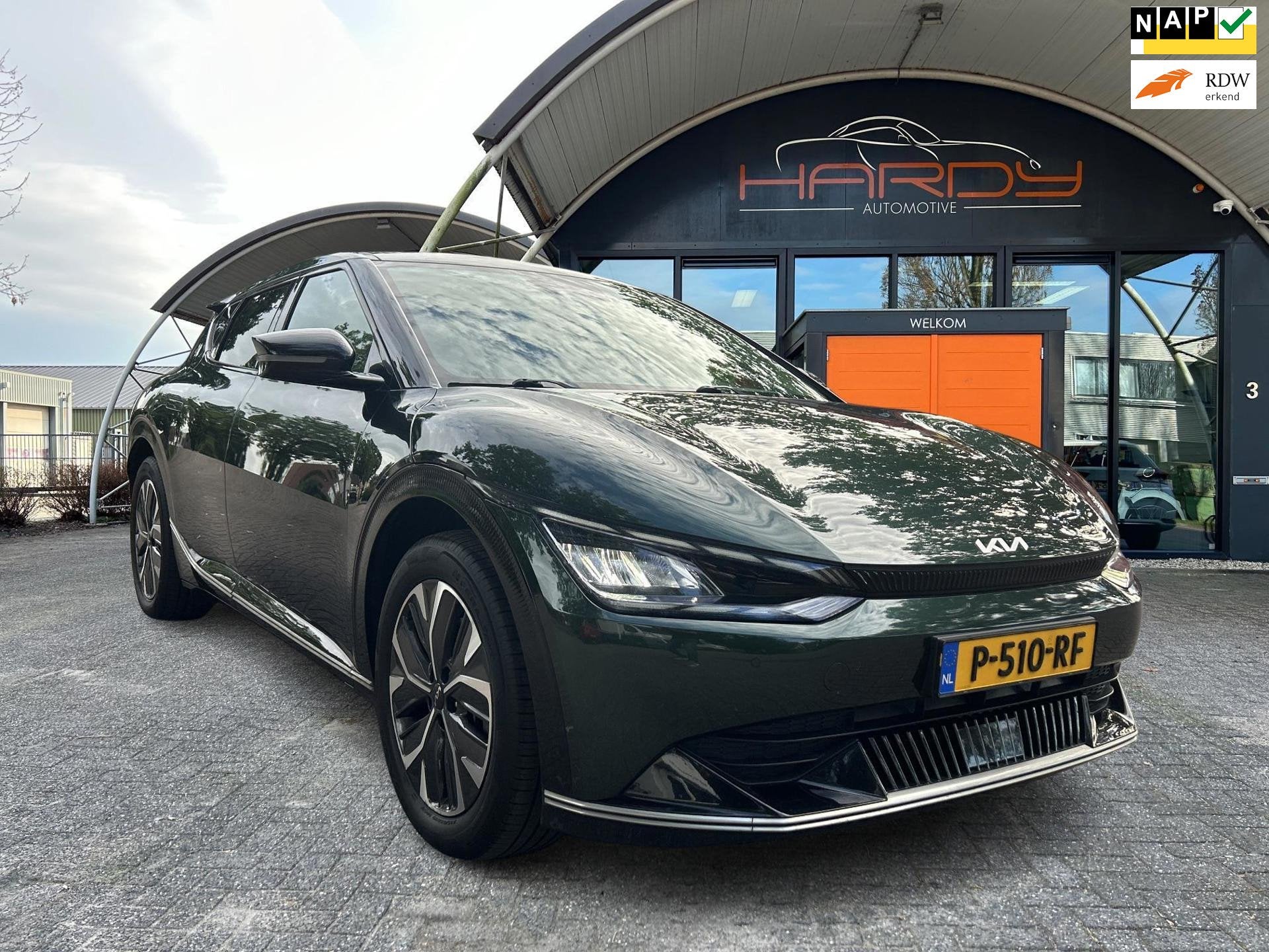 Kia EV6 Plus 77.4 kWh SOH 100% Trekhaak 1e EIG NL-Auto Rijkl, Auto's, Automaat, Achterwielaandrijving, Gebruikt, Zwart