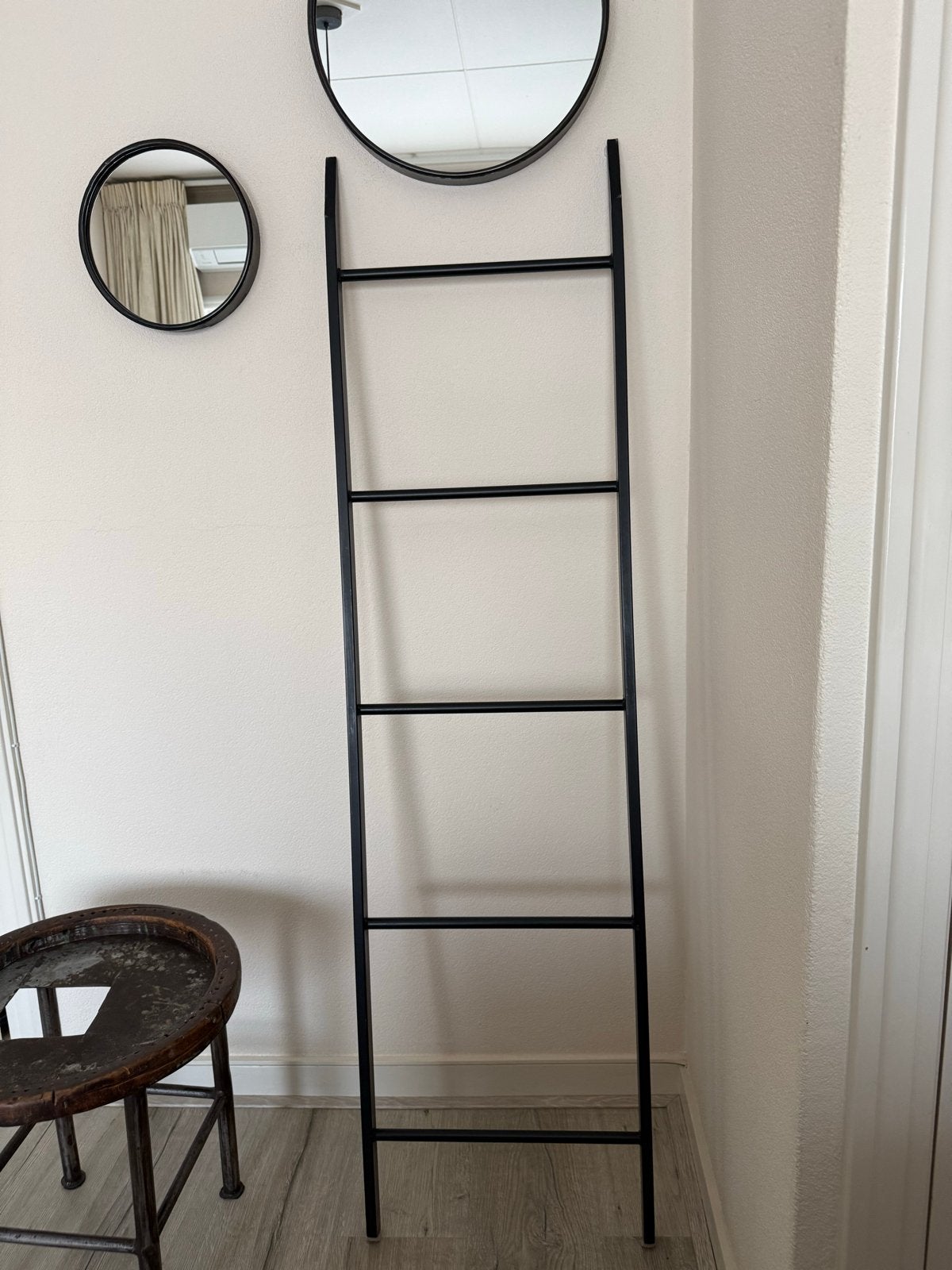 Zwarte decoratieve ladder - Modern en stijlvol, Huis en Inrichting, Ophalen, Zwart, Zo goed als nieuw, Metaal