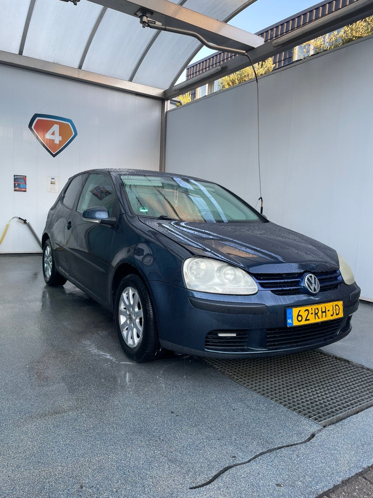 Volkswagen golf 5 1.6 FSI met subwoofer., Ophalen