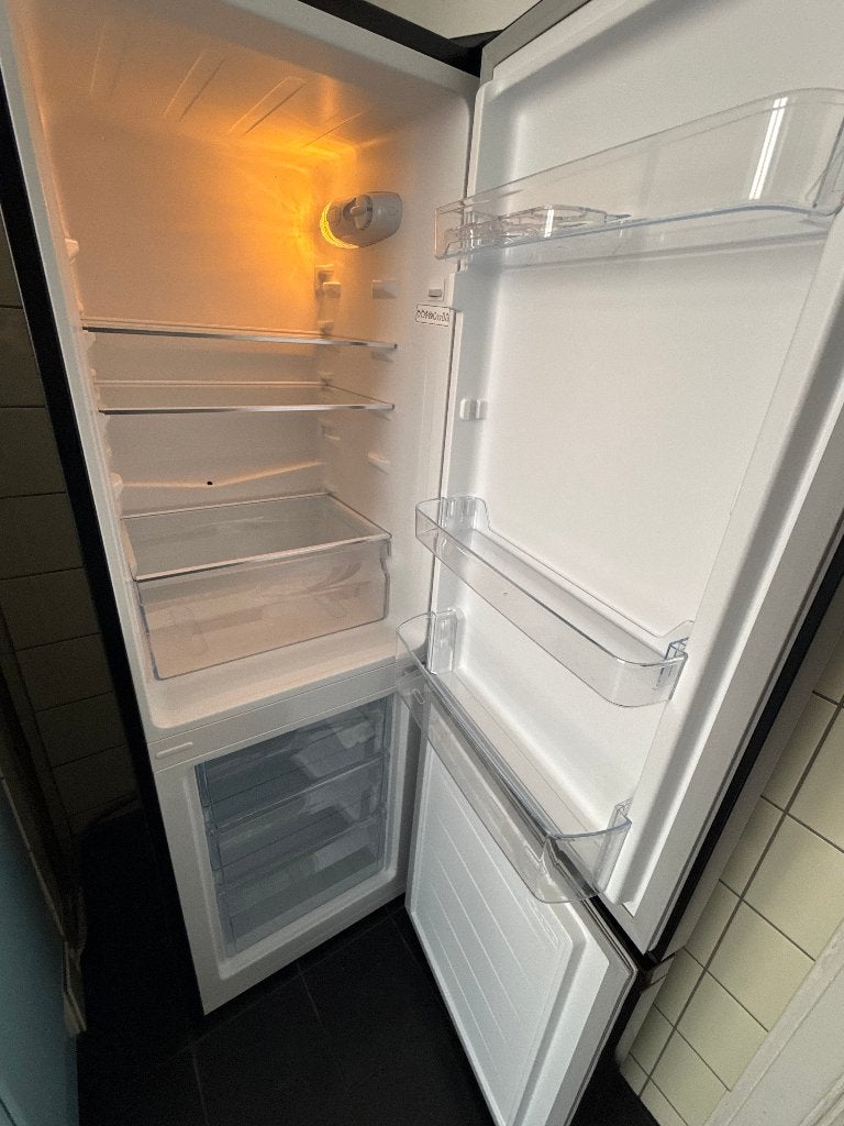 Fridge CHiQ 157L  Freezer Low-Frost Dark, Ophalen, 150 tot 200 liter, Zo goed als nieuw, 140 tot 160 cm