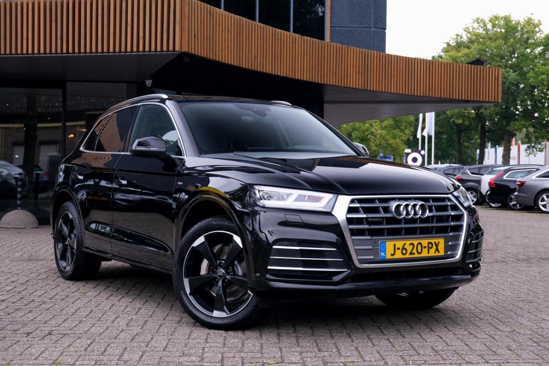 Audi Q5 55 TFSI e quattro Competition|Rijklaar!|Massage|Pano, Automaat, 2005 kg, 4 cilinders, Zwart