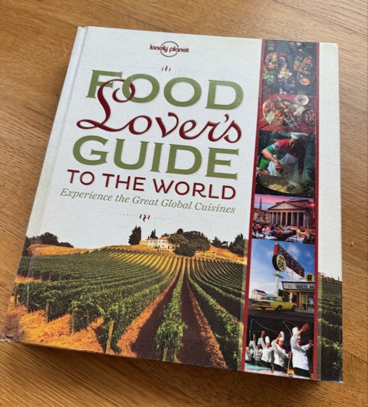 Lonely Planet Food Lover's Guide to the World, Boeken, Ophalen of Verzenden, Zo goed als nieuw, Overige gebieden, Overige typen