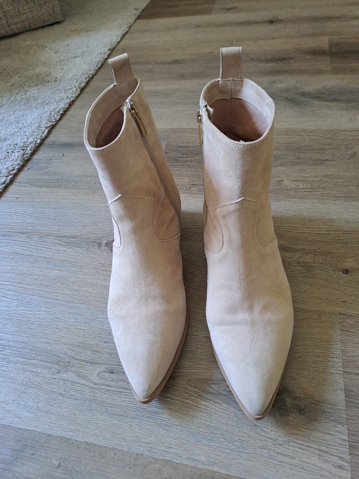 NOTRE-V Beige Enkellaarzen - Maat 42, Beige, Lage of Enkellaarzen, Ophalen of Verzenden, Zo goed als nieuw