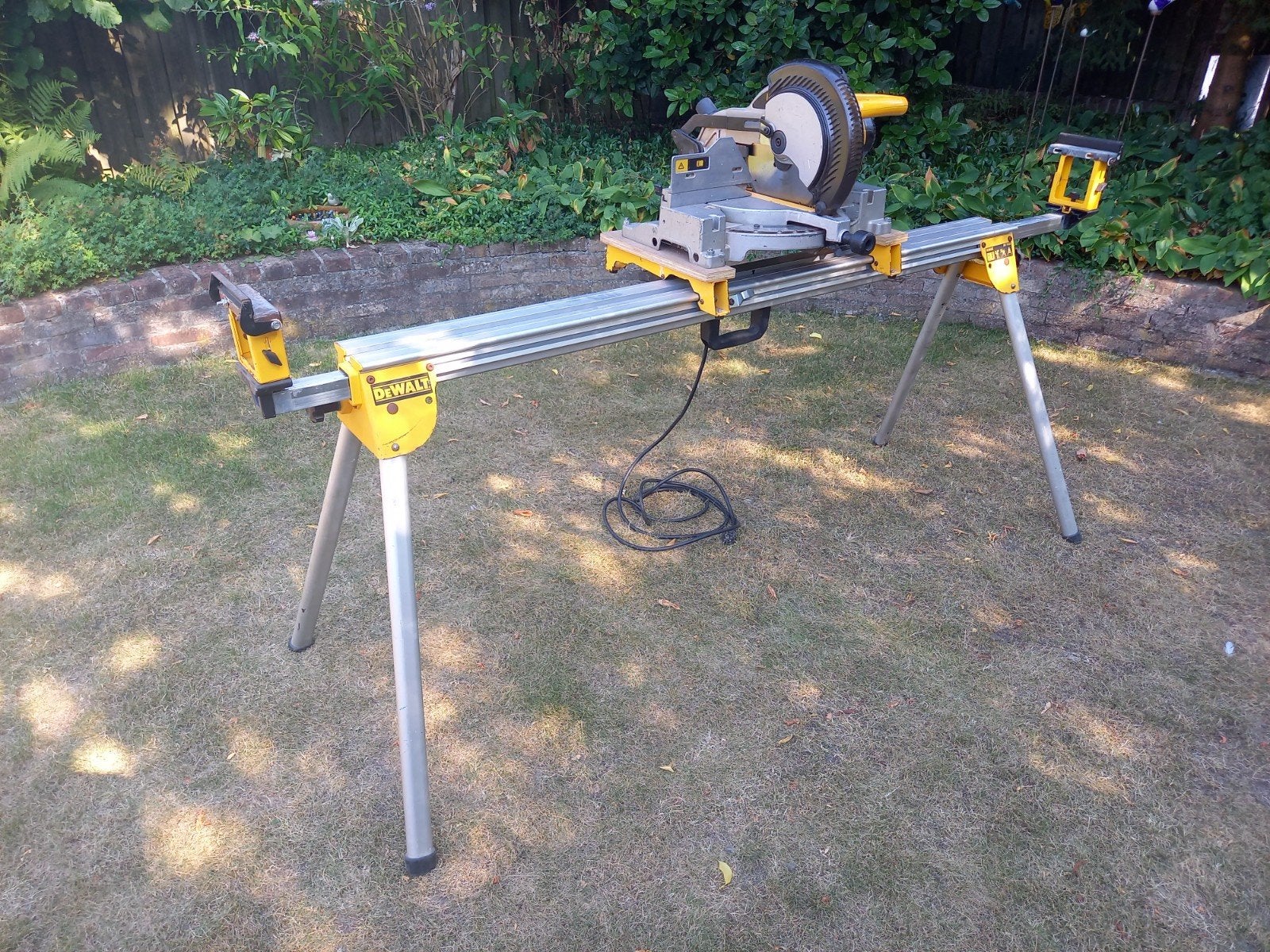 DeWalt afkortzaag met onderstel, Doe-het-zelf en Verbouw, Gereedschap | Zaagmachines, Ophalen, Gebruikt, 70 mm of meer, Dewalt