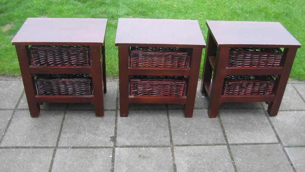 drie tafeltjes met rieten mandjes, Ophalen, Gebruikt, Mand, Vierkant