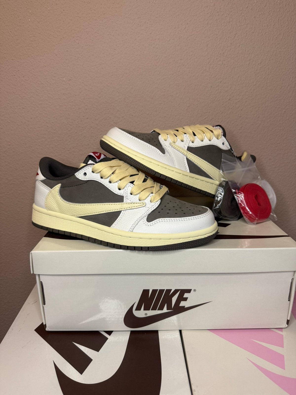 nike air jordan travis scott - 36/37,5/38/40, Kleding | Dames, Schoenen, Nieuw, Ophalen of Verzenden, Sneakers of Gympen, Grijs
