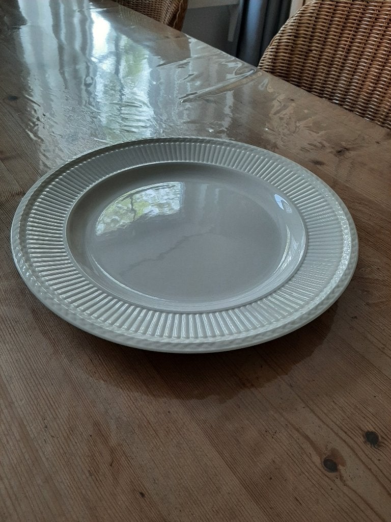 WEDGWOOD EDME - GROOT GEBAKBORD - DIA 32 CM - NIEUW, Huis en Inrichting, Klassiek, Nieuw, Ophalen of Verzenden, Bord(en)