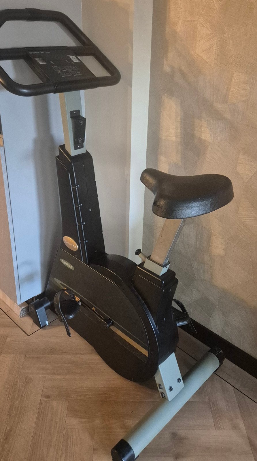Gratis! Hometrainer SportsArt 6005E, Ophalen, Gebruikt, Hometrainer