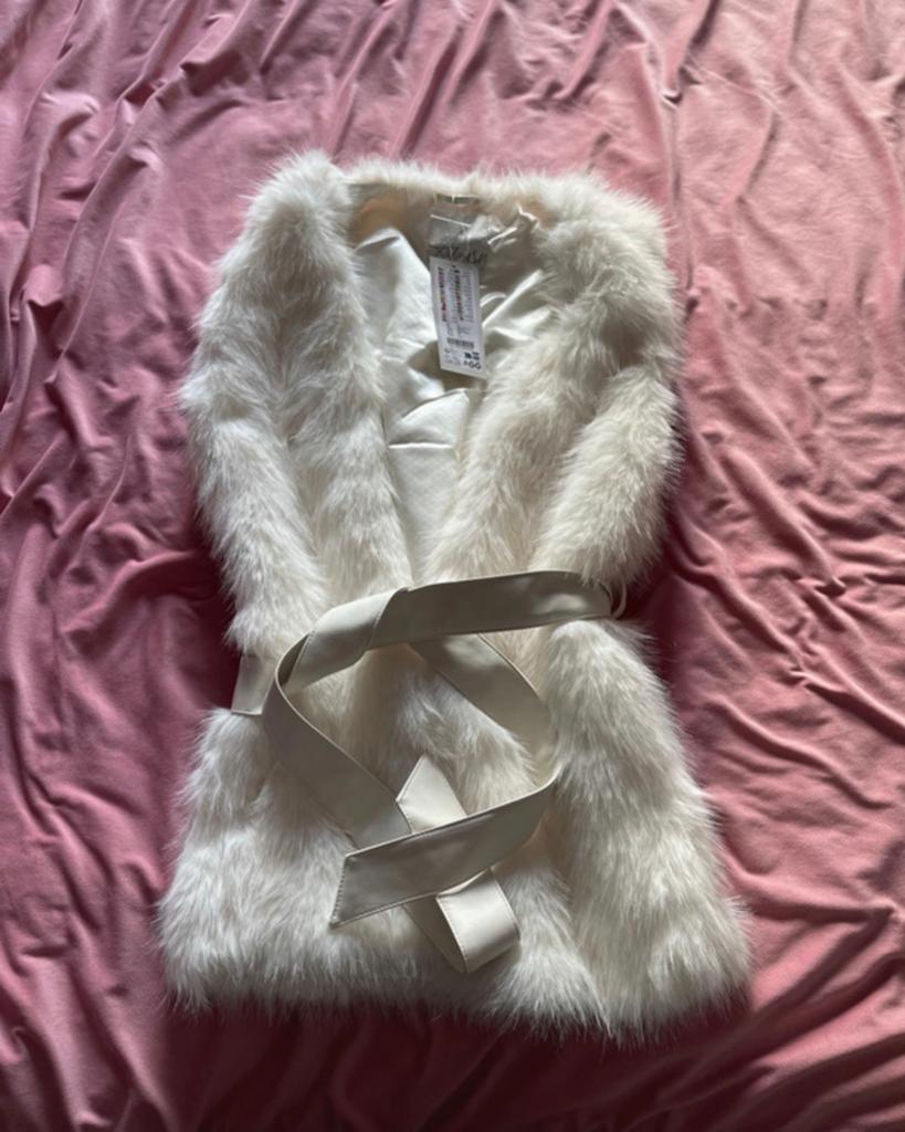 Nieuwe Amisu faux fur gilet met ceintuur, maat 34, Ophalen of Verzenden, Nieuw, Maat 34 (XS) of kleiner, Wit