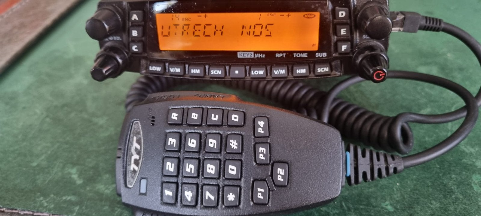 Te koop TH 9800 quad band tranciver, Ophalen of Verzenden, Zo goed als nieuw