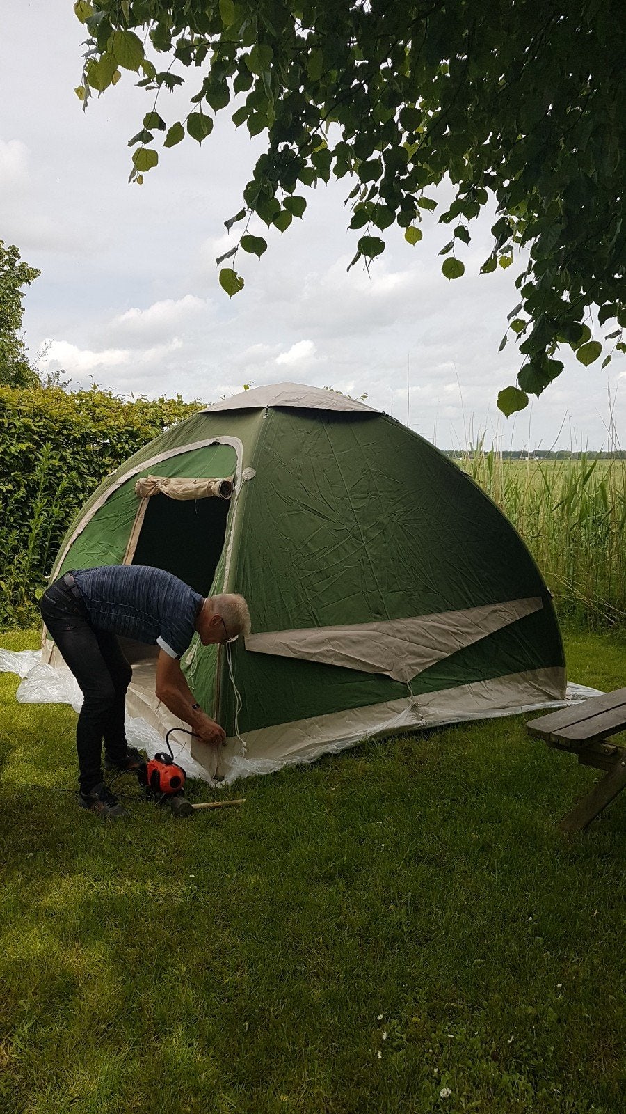 Karsten opblaastent - Ideaal voor Kamperen en Festivals, Ophalen, Gebruikt, Tot en met 4