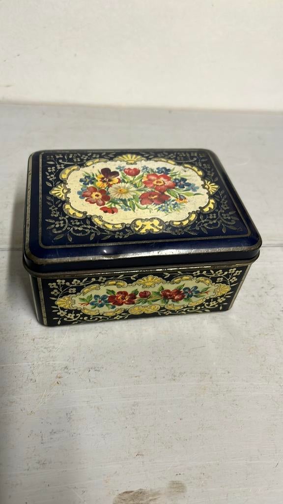 Vintage blikje met bloemenprint er op, Verzamelen, Ophalen of Verzenden, Gebruikt, Overige