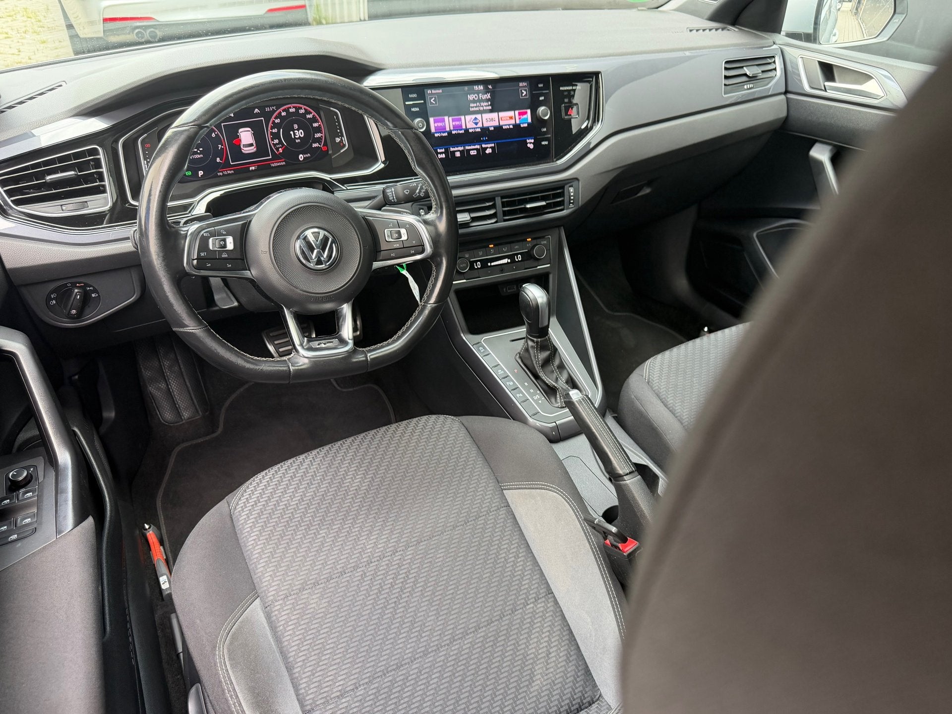 Volkswagen Polo 1.0 TSI Highline Business R - Pano // Virtua, Auto's, Stof, Gebruikt, 1095 kg, 116 pk